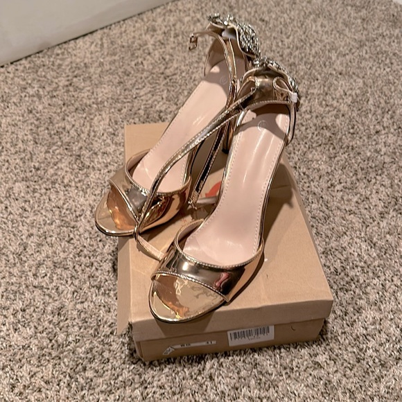 Open toe heels - Picture 2 of 3